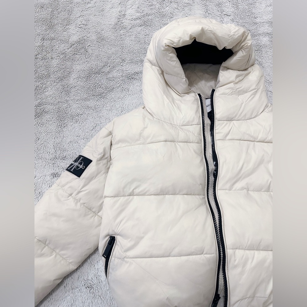 BNWT Calvin Klein off-white/cream fall puffer jacket 🍁